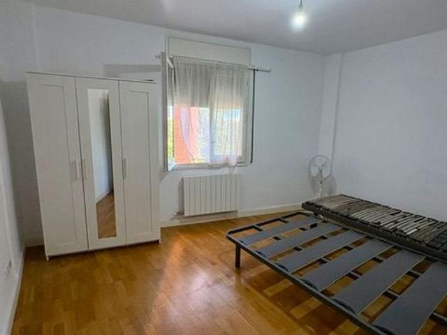 Piso en alquiler en avenida Del Paral·Lel, Barcelona, de 65 m² 3 habitaciones por 1.728