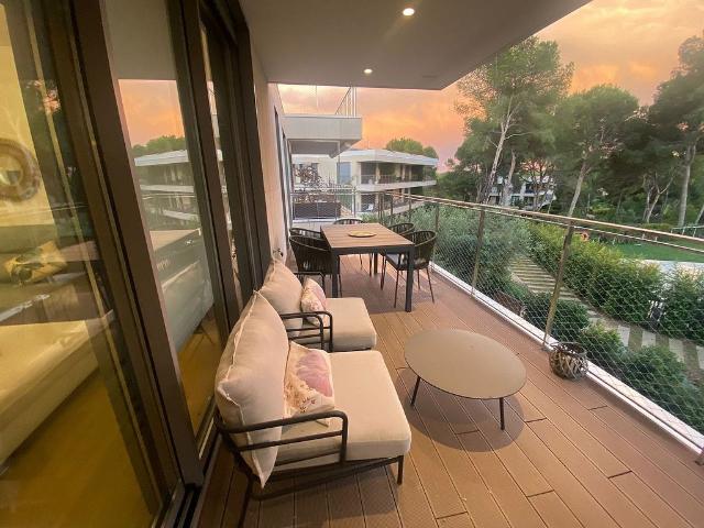 Piso en alquiler en avenida Del Pla de Maset, Salou, de 70 m² 2 habitaciones por 2.400