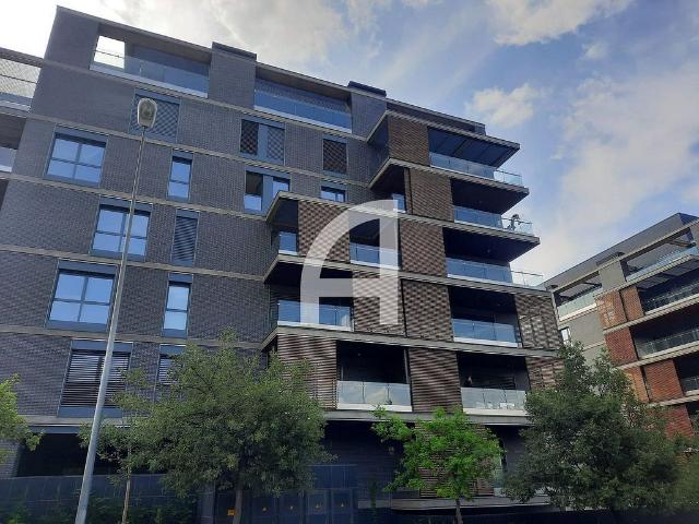 Piso en alquiler en avenida Dels Traginers, Esplugues de Llobregat, de 130 m² 4 habitaciones por 3.600