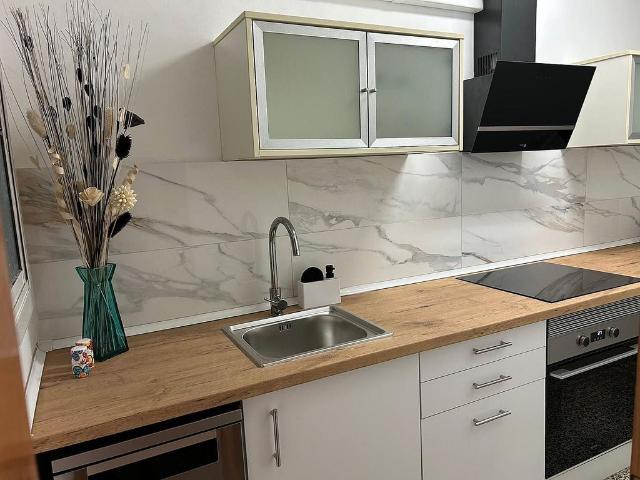 Piso en alquiler en avenida Dels Banys, Castelldefels, de 70 m² 2 habitaciones por 1.800