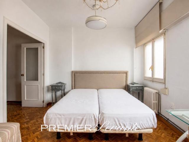 Piso en alquiler en Avenida Federico Soto, pleno centro de Alicante — 1.300 €/mes