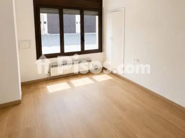 Piso en alquiler en Avenida Santa Coloma, Número 89