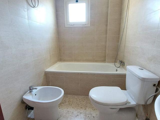 Piso en alquiler en avenida Puig Negre, Bisbal d´Empordà, La, de 70 m² 3 habitaciones por 488