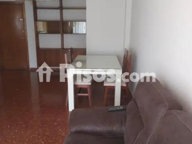 Piso en alquiler en Alhamar