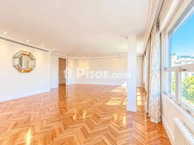 Piso en alquiler en Area Metropolitana