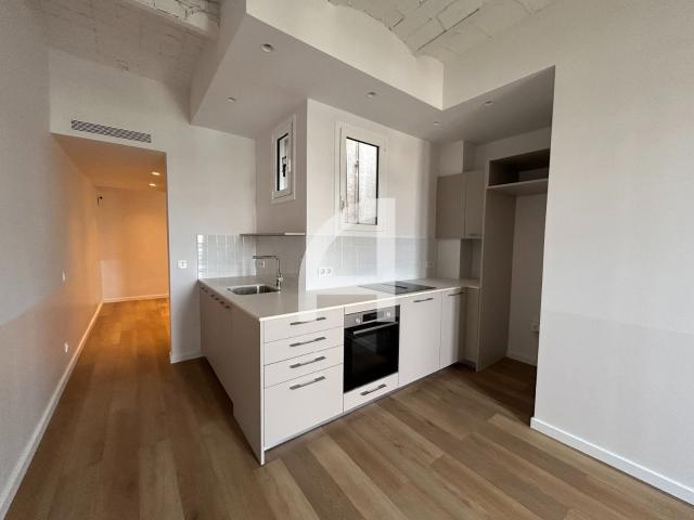 Piso en alquiler en Barcelona Ciutat Vella PISO ALTO CON MARAVILLOSAS VISTAS AL MAR