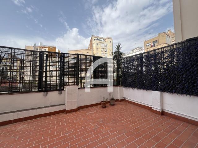 Piso en alquiler en Barcelona L'Eixample AMPLIO PISO CON TERRAZA DE USO PRIVATIVO