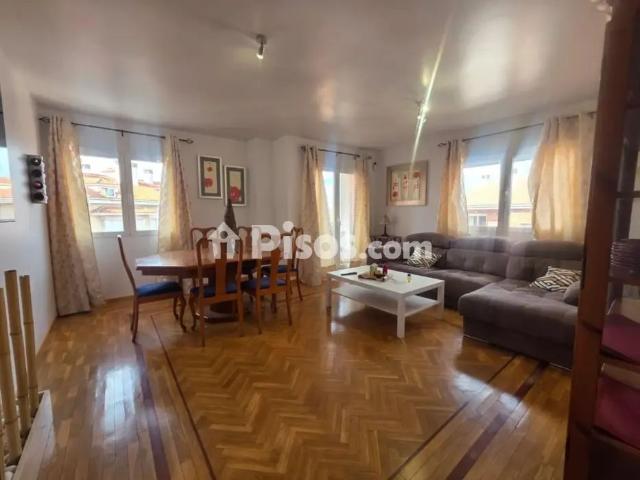 Piso en alquiler en Barrio Universidad