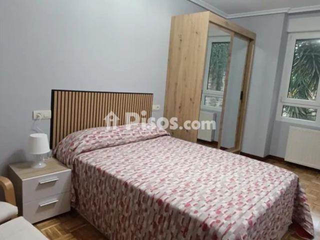 Piso en alquiler en Barrio Bazuelo