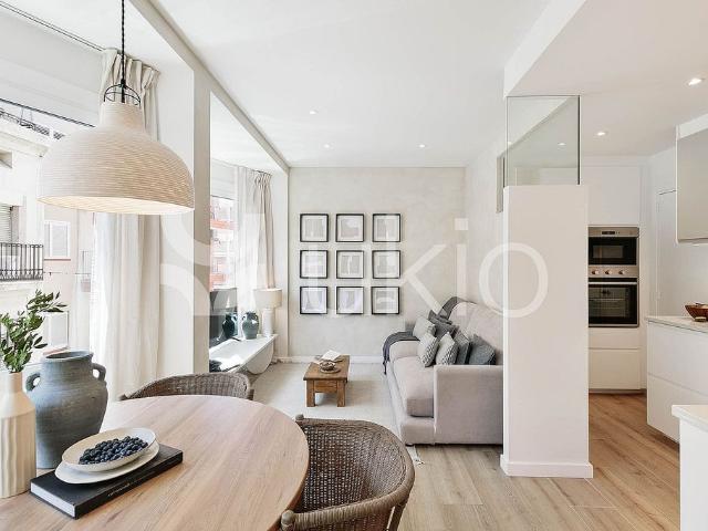 Piso en alquiler en calle Major de Sarrià, Barcelona, de 77 m² 2 habitaciones por 3.340
