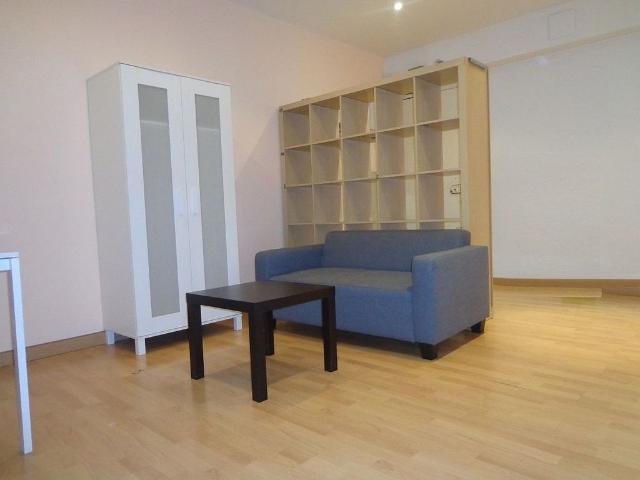 Piso en alquiler en calle Mare de Déu de Montserrat, Barcelona, de 35 m² 1 habitación por 760
