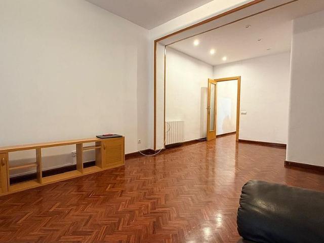 Piso en alquiler en calle Maria Barrientos, Barcelona, de 100 m² 4 habitaciones por 1.800