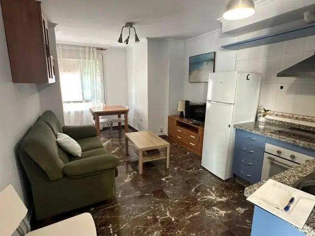Piso en alquiler en Calle Martínez de la Rosa, cerca de Calle de Domingo Lozano