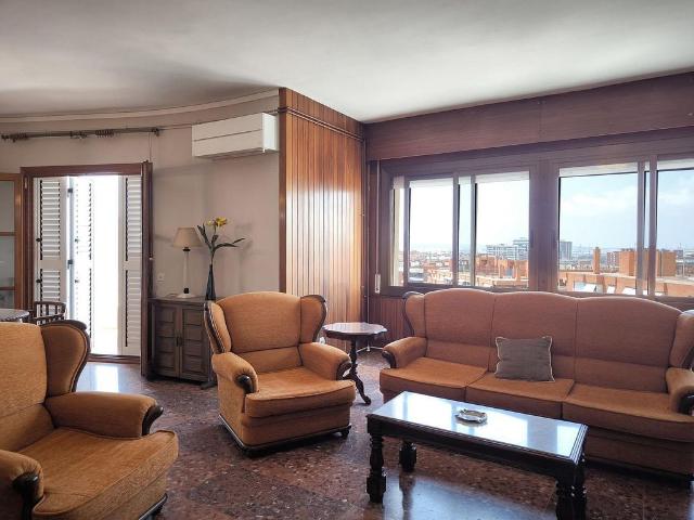 Piso en alquiler en calle Mossèn Ritort i Faus, Tarragona, de 144 m² 4 habitaciones por 1.300