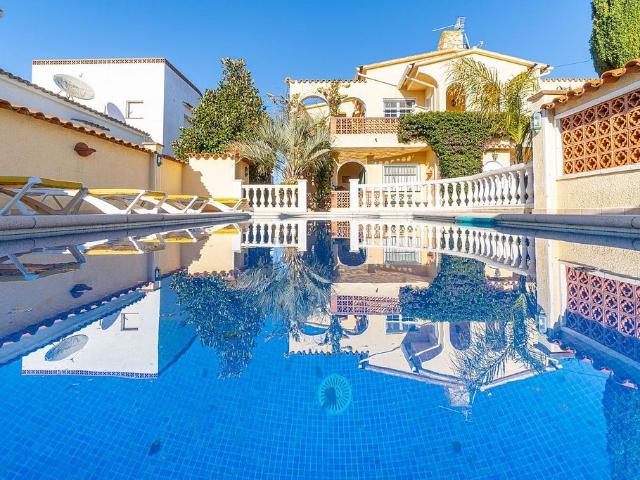Piso en alquiler en calle Alberes, Castelló d´Empúries, de 75 m² 2 habitaciones por 870