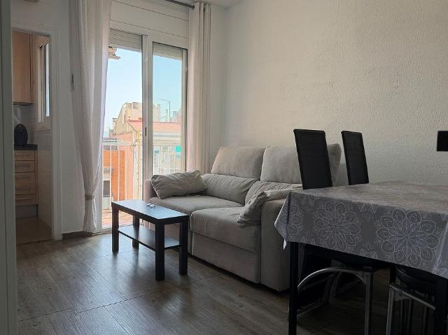 Estudio en alquiler en calle Anna M Martinez Sagi, Barcelona, de 34 m² por 1.300