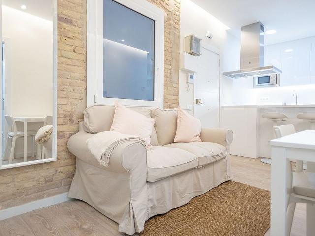Piso en alquiler en calle Balmes, Barcelona, de 70 m² 3 habitaciones por 2.800