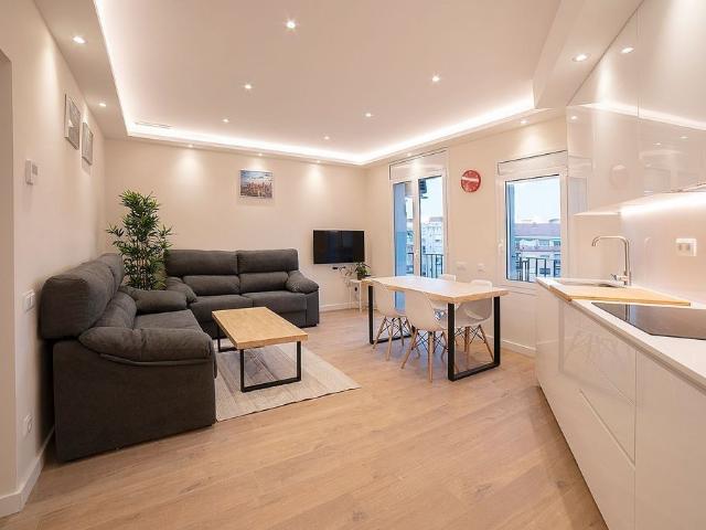 Piso en alquiler en calle Blanca, Barcelona, de 80 m² 4 habitaciones por 2.800