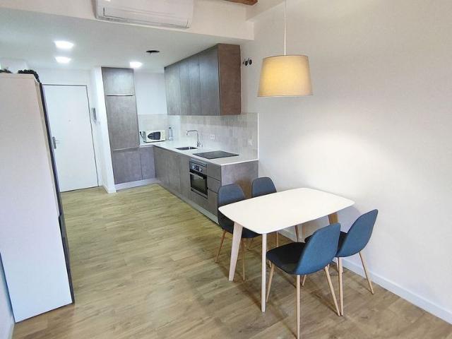 Piso en alquiler en calle Cardona, Barcelona, de 54 m² 2 habitaciones por 1.156