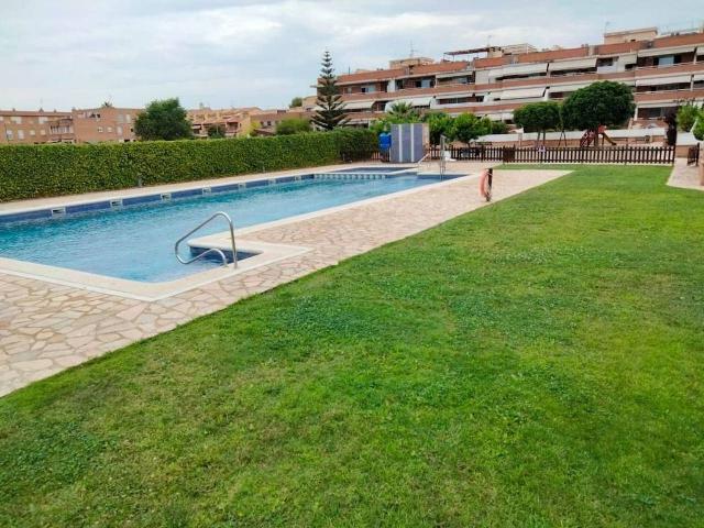 Piso en alquiler en calle Charlie Rivel, Cubelles, de 95 m² 4 habitaciones por 967