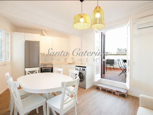 Piso en alquiler en calle CL Comerç, Barcelona, de 77 m² 4 habitaciones por 2.490