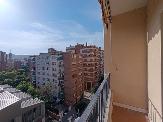 Piso en alquiler en calle Concepción Arenal, Barcelona, de 90 m² 3 habitaciones por 1.290