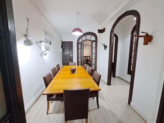 Piso en alquiler en calle Creu Coberta, Barcelona, de 119 m² 4 habitaciones por 4.000