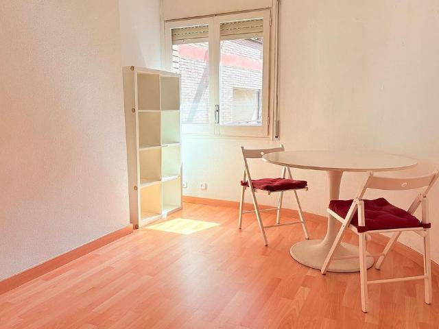 Piso en alquiler en calle D'agramunt, Barcelona, de 36 m² 1 habitación por 1.100