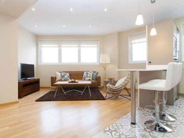 Piso en alquiler en calle D'amèrica, Barcelona, de 67 m² 2 habitaciones por 1.495