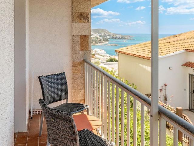 Piso en alquiler en calle D'antoni Canals, Roses, de 56 m² 2 habitaciones por 950
