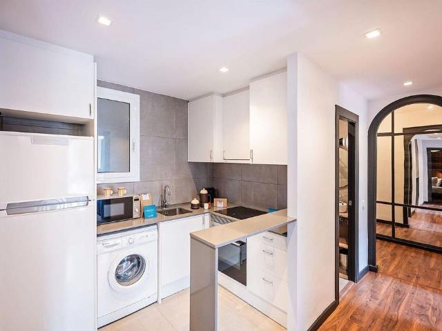 Piso en alquiler en calle D'aragó, Barcelona, de 80 m² 3 habitaciones por 4.395