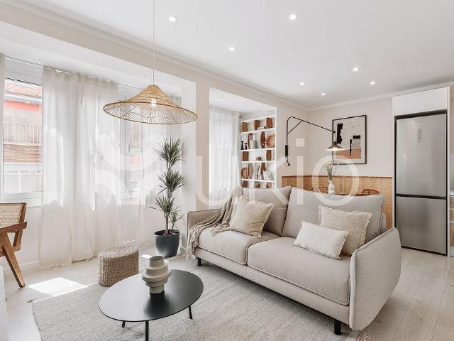 Piso en alquiler en calle D'arimon, Barcelona, de 51 m² 2 habitaciones por 2.115