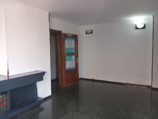 Piso en alquiler en calle D'arquímedes, Terrassa, de 71 m² 4 habitaciones por 865