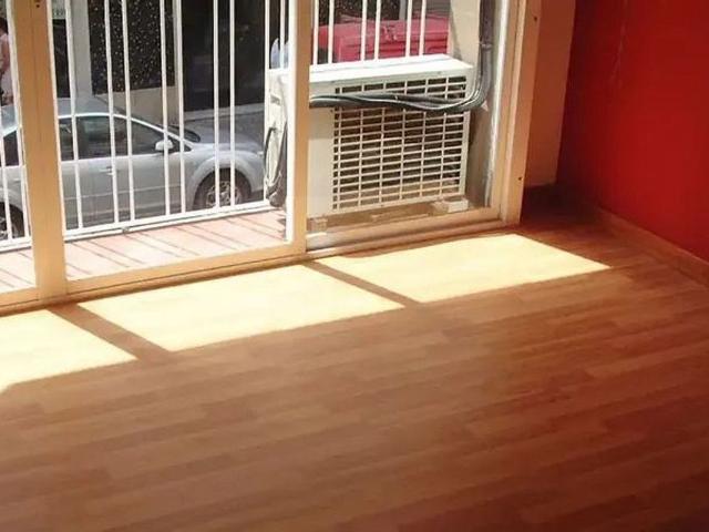 Piso en alquiler en calle D'artesa de Segre, Barcelona, de 80 m² 4 habitaciones por 1.607