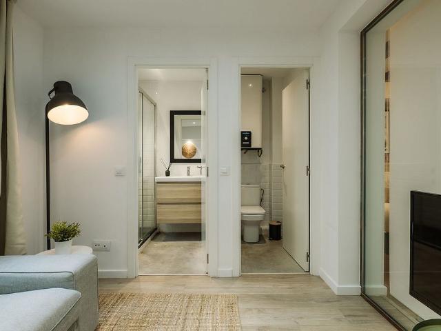 Piso en alquiler en calle De Mallorca, Barcelona, de 85 m² 2 habitaciones por 2.175