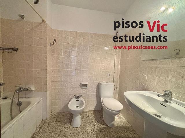 Piso en alquiler en calle De Manlleu, Vic, de 105 m² 4 habitaciones por 945