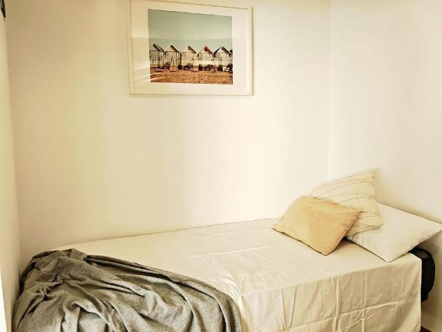 Piso en alquiler en calle De Manresa, Castelldefels, de 30 m² 1 habitación por 1.100
