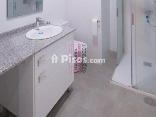 Piso en alquiler en Calle de María Berdiales, 15