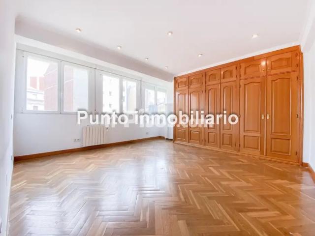 Piso en alquiler en Calle de Marina Escobar