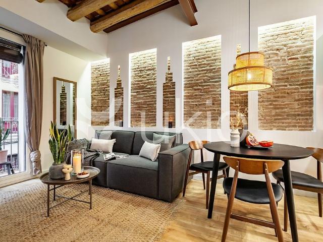 Piso en alquiler en calle De Milà i Fontanals, Barcelona, de 39 m² 1 habitación por 2.125
