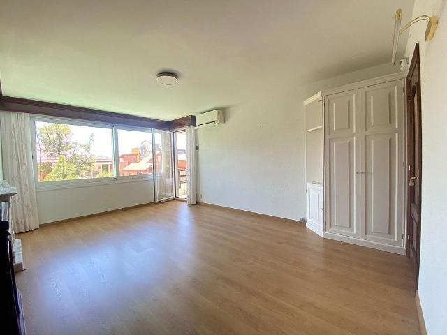 Piso en alquiler en calle De Miquel i Badia, Barcelona, de 87 m² 4 habitaciones por 1.779