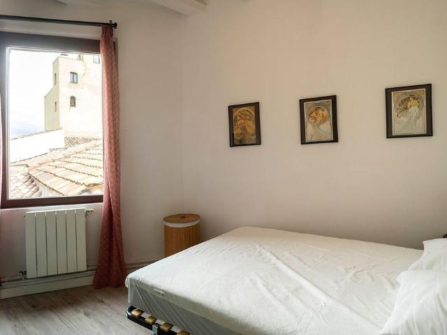 Piso en alquiler en calle De Montjuïc del Bisbe, Barcelona, de 80 m² 3 habitaciones por 1.432