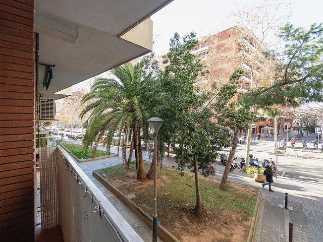 Piso en alquiler en calle De Nicaragua, Barcelona, de 110 m² 4 habitaciones por 2.600