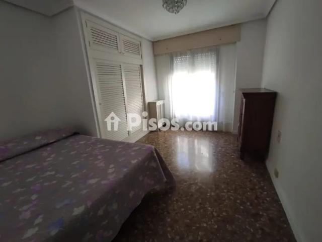 Piso en alquiler en Calle de Oliver