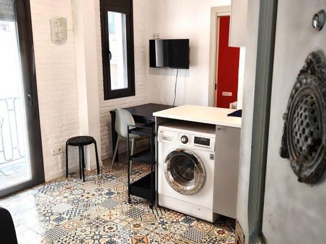 Piso en alquiler en calle De Berenguer Mallol, Barcelona, de 29 m² 2 habitaciones por 1.300