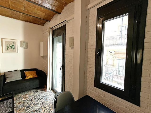 Piso en alquiler en calle De Berenguer Mallol, Barcelona, de 29 m² 2 habitaciones por 1.300