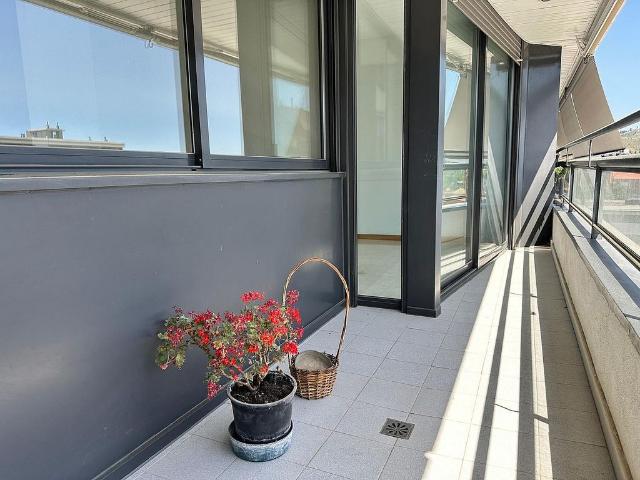 Piso en alquiler en calle De Berruguete, Barcelona, de 120 m² 4 habitaciones por 1.740