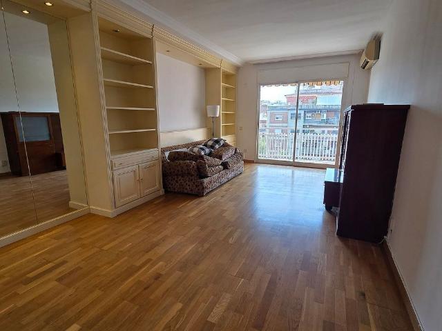 Piso en alquiler en calle De Biscaia, Barcelona, de 86 m² 3 habitaciones por 1.649