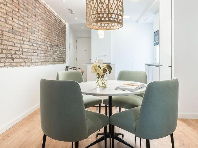 Piso en alquiler en calle De Bordeus, Barcelona, de 61 m² 2 habitaciones por 3.000