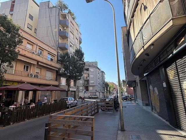 Piso en alquiler en calle De Colom, Terrassa, de 65 m² 3 habitaciones por 1.017